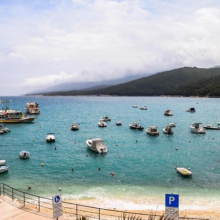 Apartman Gulliver In The Center, 10 Meters From The Sea With Private Parking In Natural Shade Rabac Buitenkant foto