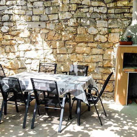 Apartman Gulliver In The Center, 10 Meters From The Sea With Private Parking In Natural Shade Rabac Buitenkant foto