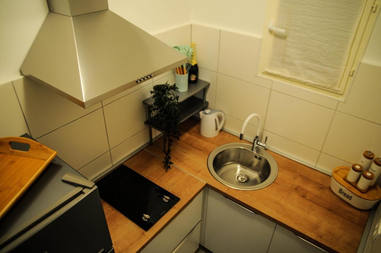 Apartman Gulliver In The Center, 10 Meters From The Sea With Private Parking In Natural Shade Rabac Buitenkant foto