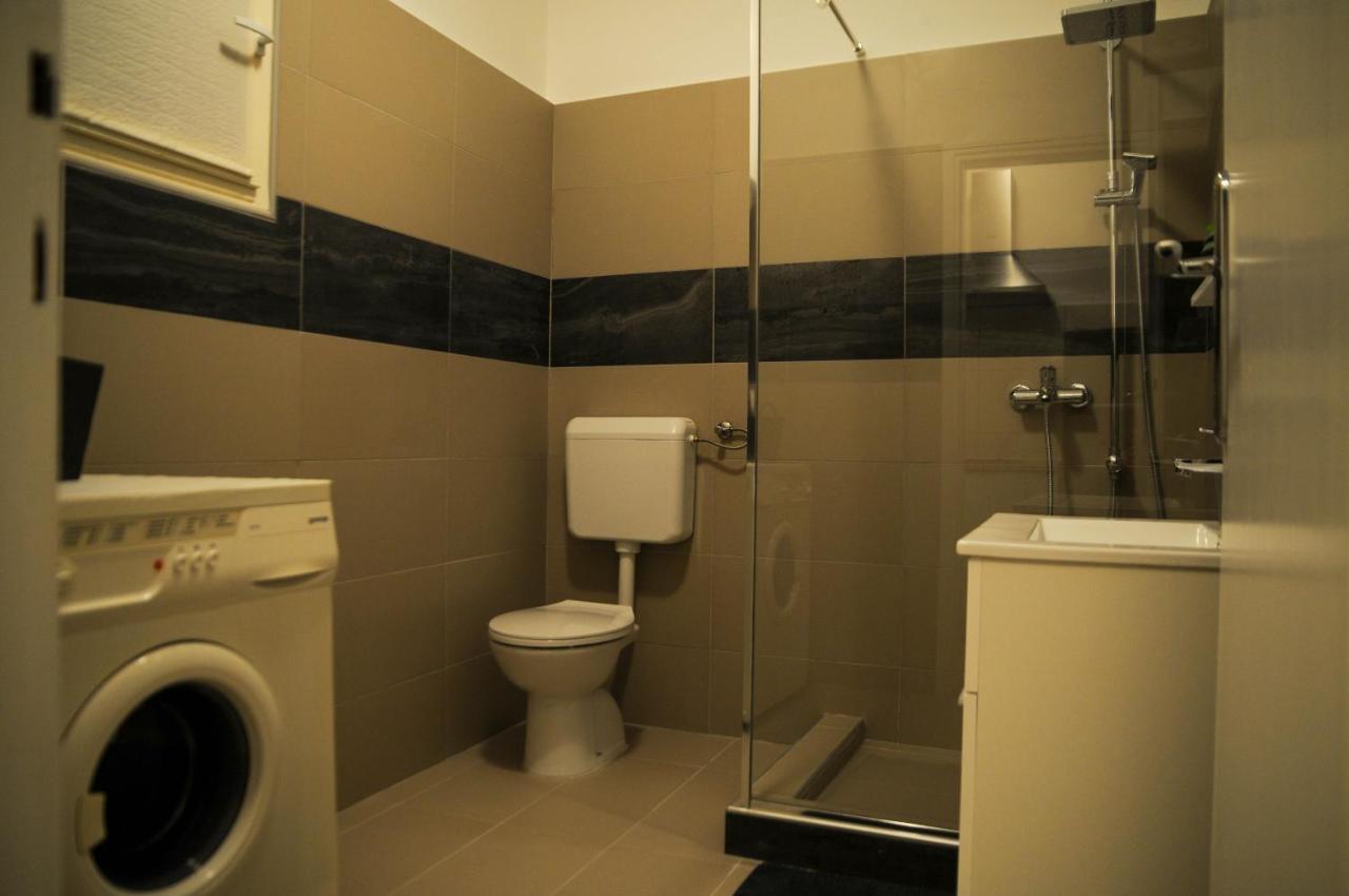 Apartman Gulliver In The Center, 10 Meters From The Sea With Private Parking In Natural Shade Rabac Buitenkant foto
