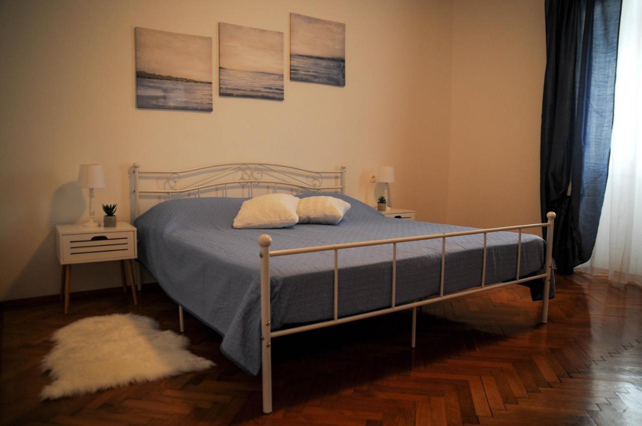 Apartman Gulliver In The Center, 10 Meters From The Sea With Private Parking In Natural Shade Rabac Buitenkant foto